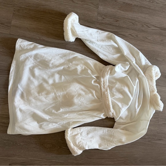 Pottery Barn Robe - Picture 2 of 4